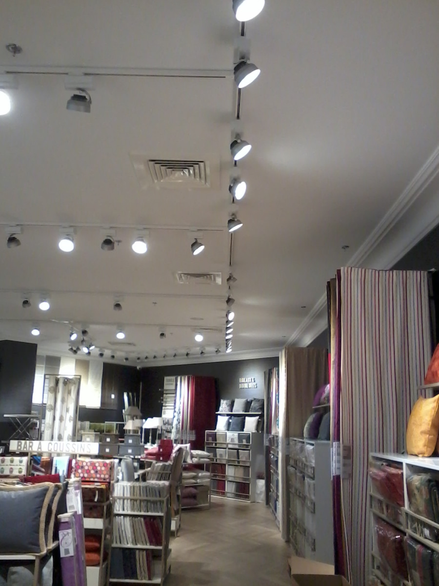 Luminaire installé dans le magasin Madura à Dijon.
